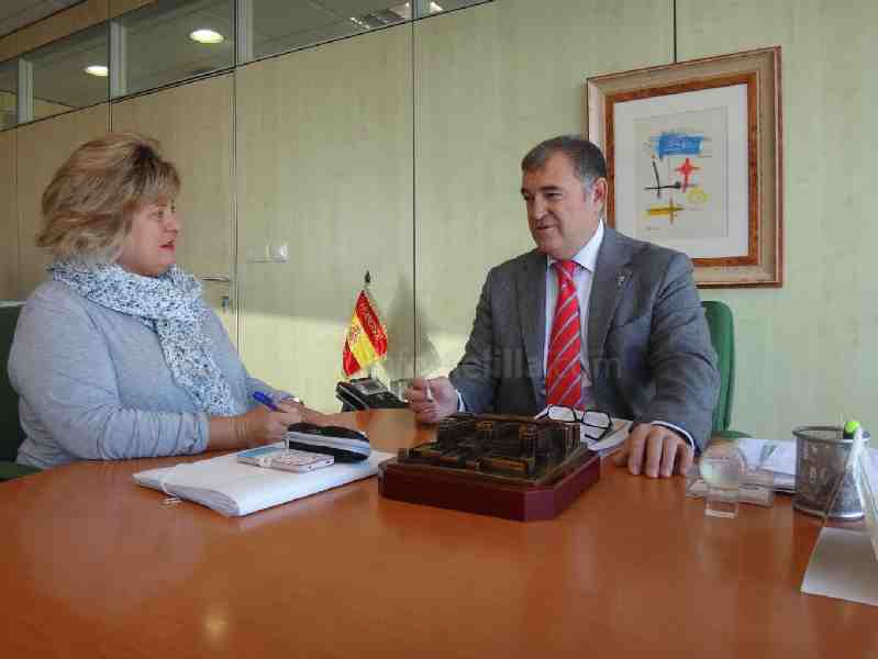 Reunión entre Robles y la presidente de ALCER