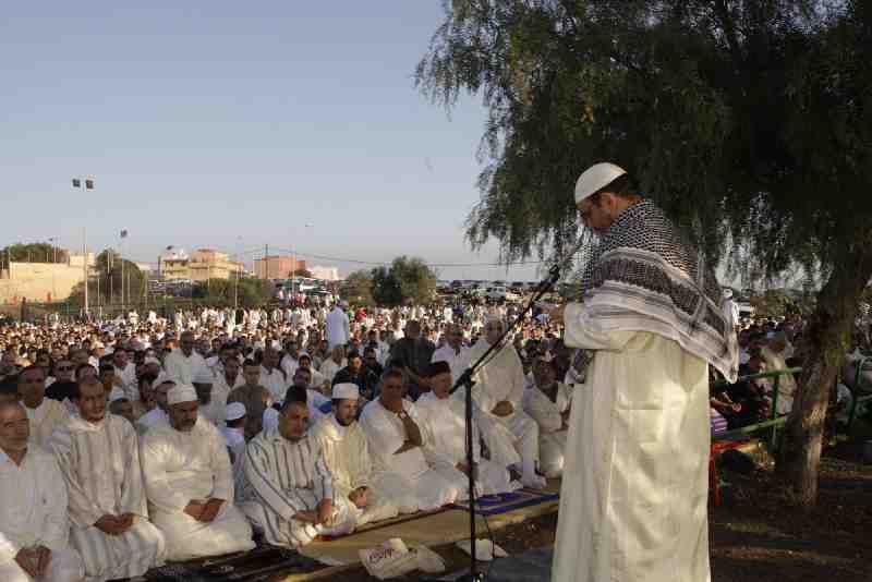 Miles de melillenses celebran El Aid El Kebi en una jornada marcada por la tradición y la familia