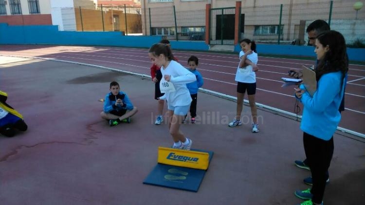 Deporte Escolar: El C.E.I.P. Reyes Católicos vence en la competición de jugando al atletismo y se clasifica para la fase Nacional