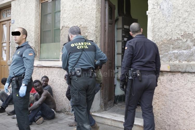 Alrededor de 60 inmigrantes han logrado entrar a Melilla tras un salto masivo protagonizado por unos 150