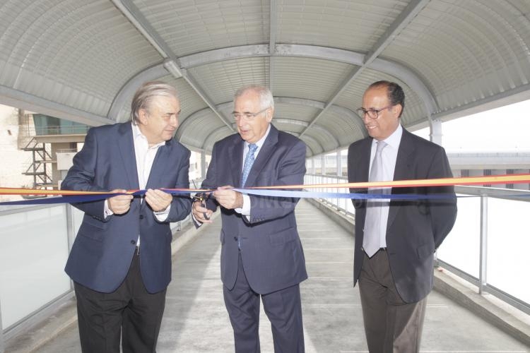 Inaugurada la nueva pasarela peatonal del puerto que facilitará el embarque y desembarque de pasajeros entre el Muelle Ribera II y el Espigón