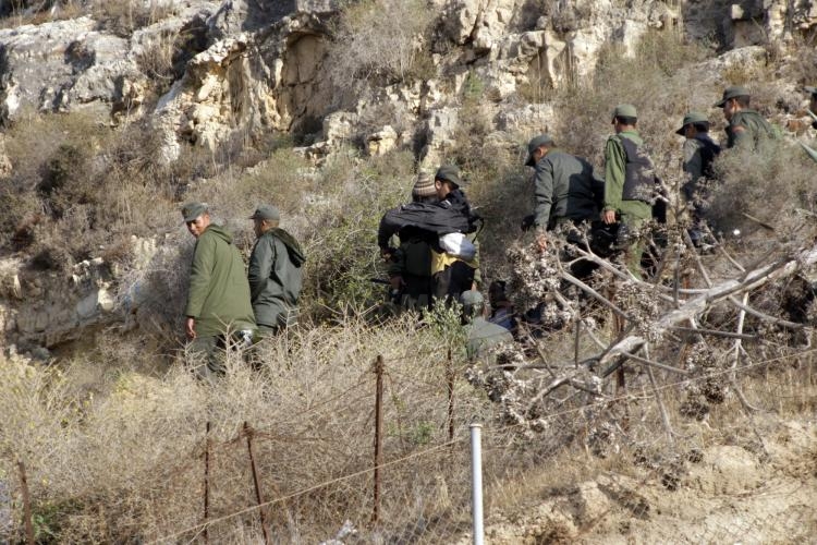 Unos 400 inmigrantes protagonizan un nuevo intento de asalto a la valla de Melilla, aunque ninguno lo consigue