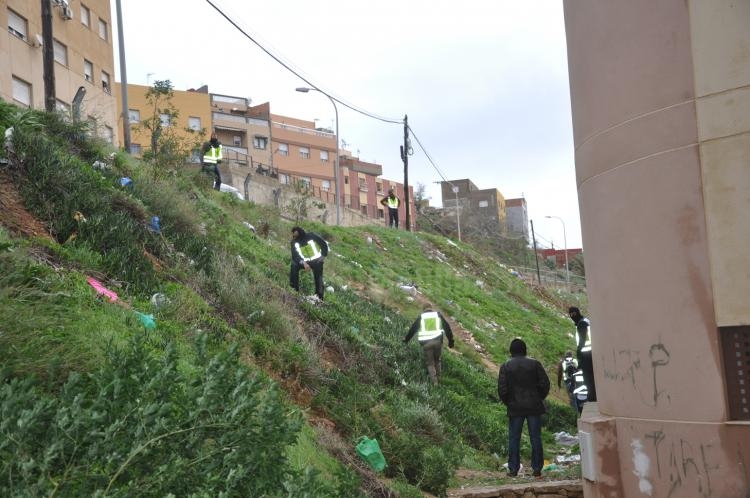 La Policía interviene gran cantidad de armas, dinero y droga en los registros efectuados en La Cañada