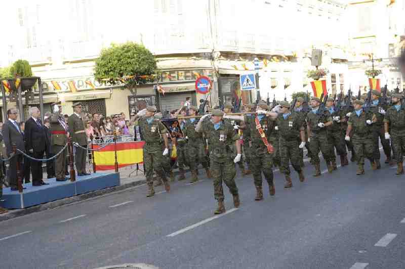 El tradicional desfile por la Avenida pone el punto y final a los actos del Difas 2014 organizados por la COMGEMEL