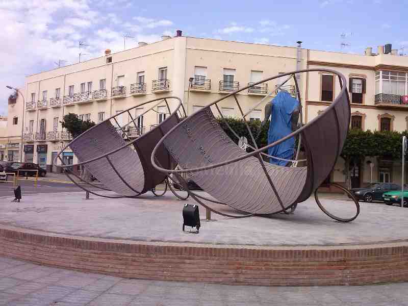 El Dios Chronos llega a la Plaza 1º de Mayo en forma de un espectacular conjunto escultórico
