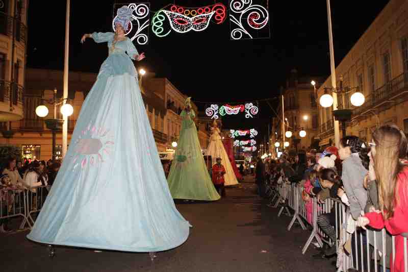 Una espectacular cabalgata pone el punto final al Carnaval 2014