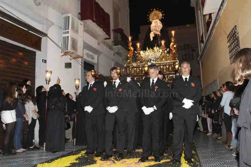 El dolor por la muerte de Cristo inunda las calles de Melilla en una excepcional noche de Viernes Santo