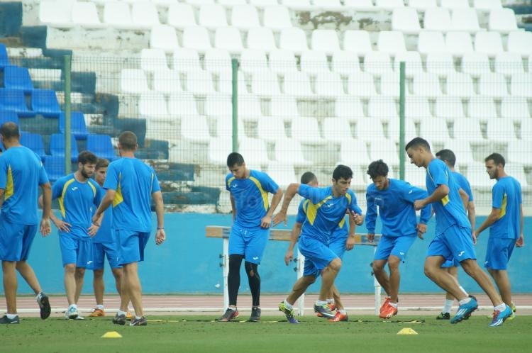 La U.D. Melilla entrena antes de emprender el viaje a Villanueva de la Serena