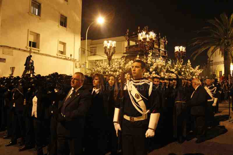 El dolor por la muerte de Cristo inunda las calles de Melilla en una excepcional noche de Viernes Santo