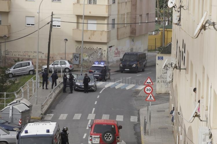 La Policía Nacional despliega un amplio dispositivo policial en La Cañada para localizar a los protagonistas de los disturbios