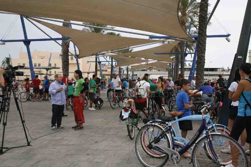 Nuevo éxito de la Pedalada de Melilla ConBici con la participación de cientos de melillenses