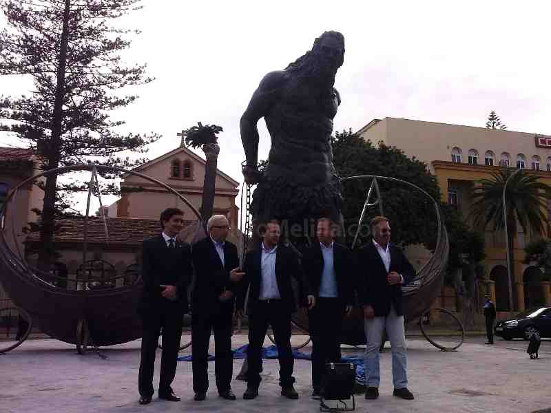 El Dios Chronos llega a la Plaza 1º de Mayo en forma de un espectacular conjunto escultórico