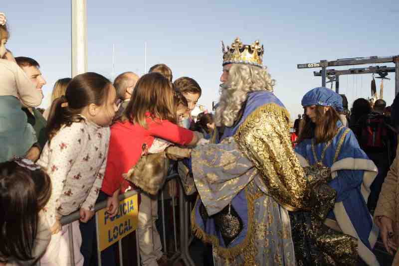 Melilla vivió ayer un día mágico con la llegada de los Reyes Magos y su espectacular cabalgata