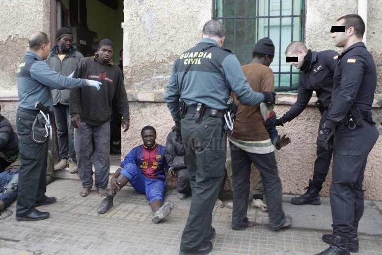 Alrededor de 60 inmigrantes han logrado entrar a Melilla tras un salto masivo protagonizado por unos 150