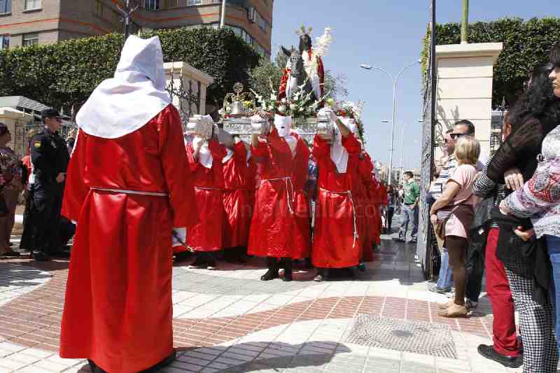 La Pollinica y Nuestra Señora de Gracia y Esperanza hacen su estación de penitencia en un Domingo de Ramos bañado por un sol radiante