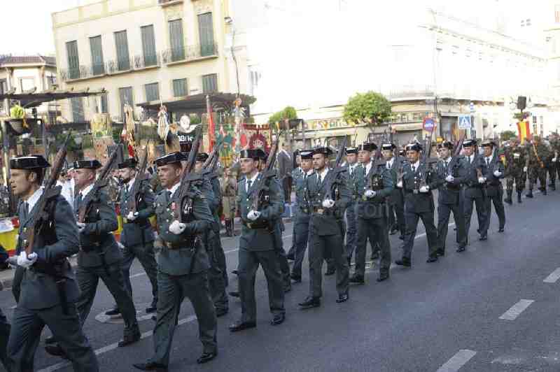 El tradicional desfile por la Avenida pone el punto y final a los actos del Difas 2014 organizados por la COMGEMEL