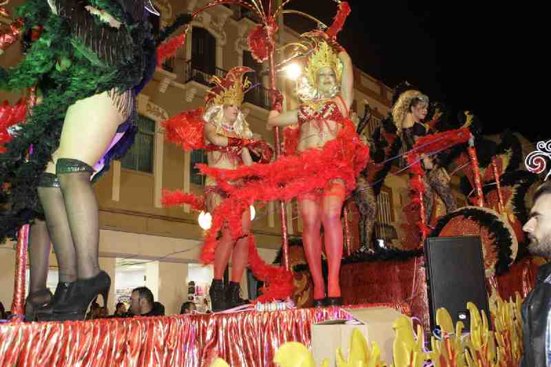 Una espectacular cabalgata pone el punto final al Carnaval 2014