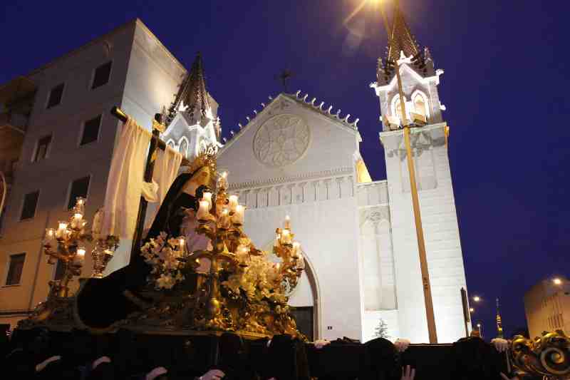 El dolor por la muerte de Cristo inunda las calles de Melilla en una excepcional noche de Viernes Santo