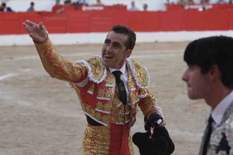 Abellán, "el Fandi" y Tejela salen a hombros de la "Mezquita del Toreo"