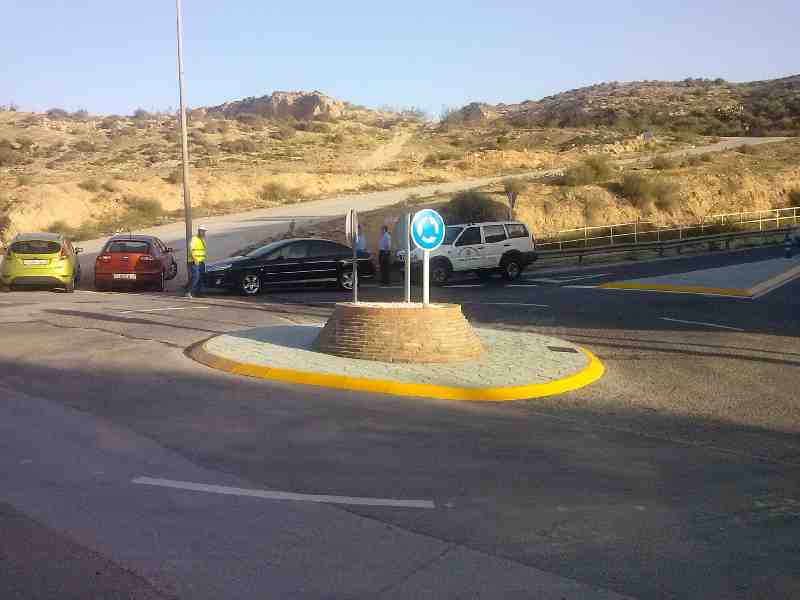 Una nueva rotonda regulará el tráfico en la zona de la Cañada de Hudim