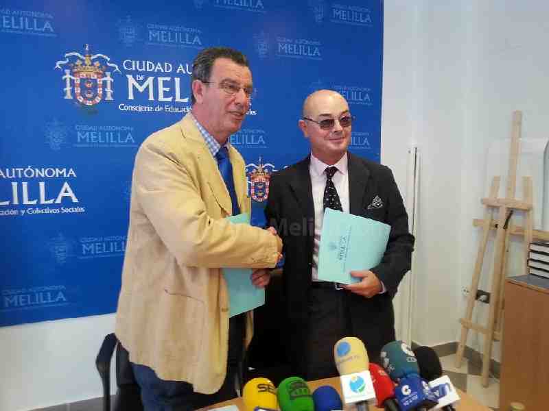 Miranda y Fernández tras la firma del convenio
