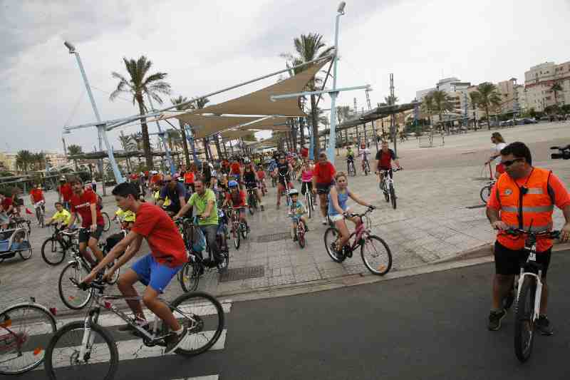 Nuevo éxito de la Pedalada de Melilla ConBici con la participación de cientos de melillenses