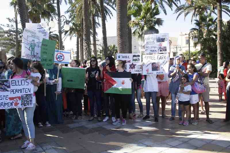 Unas 300 personas se concentran en Melilla en repulsa por la ofensiva de Israel en Gaza