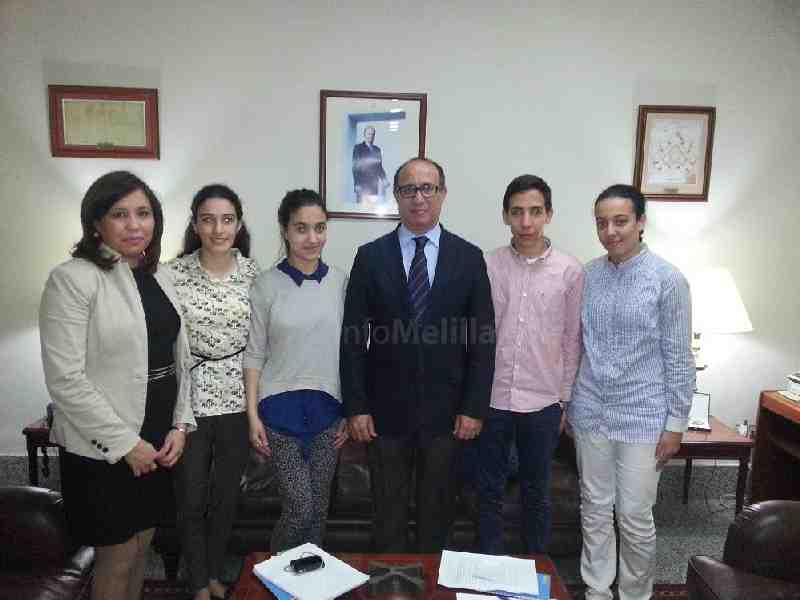 Alumnos de 4º de ESO del IES Rusadir se reúnen con El Barkani para conocer datos sobre la presión migratoria