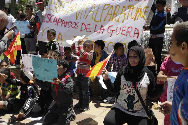 Decenas de sirios piden en Melilla su traslado hacia la península