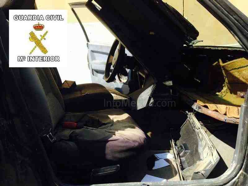La Guardia Civil intercepta en el paso de Beni Enzar un nuevo vehículo de las mafias con una persona oculta en su interior