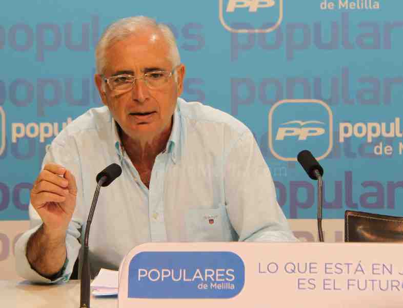 Imbroda se queja de "indefensión" en causa por la contratación de un abogado