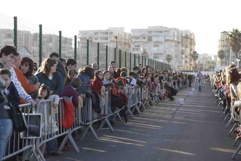 Melilla vivió ayer un día mágico con la llegada de los Reyes Magos y su espectacular cabalgata