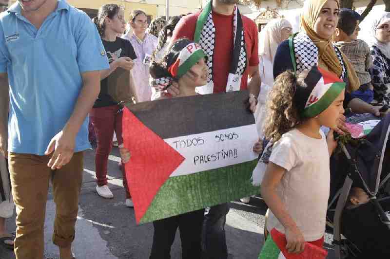 Cientos de melillenses participan en la manifestación pro Palestina convocada por CPM