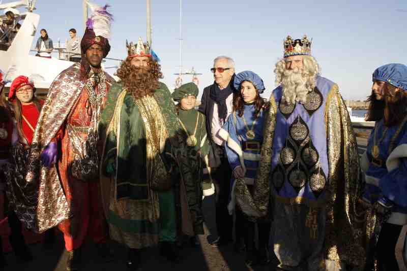 Melilla vivió ayer un día mágico con la llegada de los Reyes Magos y su espectacular cabalgata