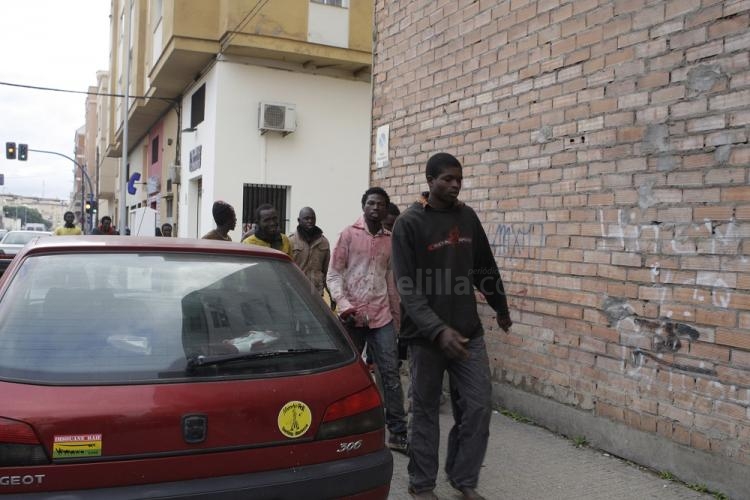 Alrededor de 60 inmigrantes han logrado entrar a Melilla tras un salto masivo protagonizado por unos 150