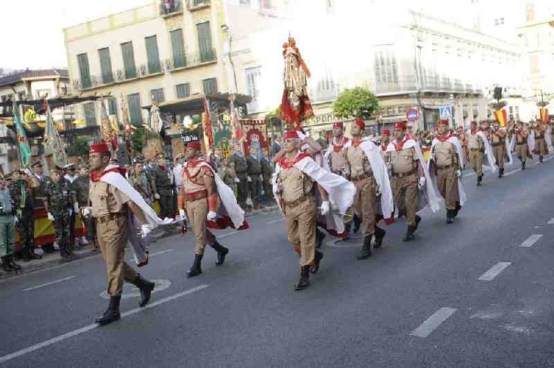 El tradicional desfile por la Avenida pone el punto y final a los actos del Difas 2014 organizados por la COMGEMEL