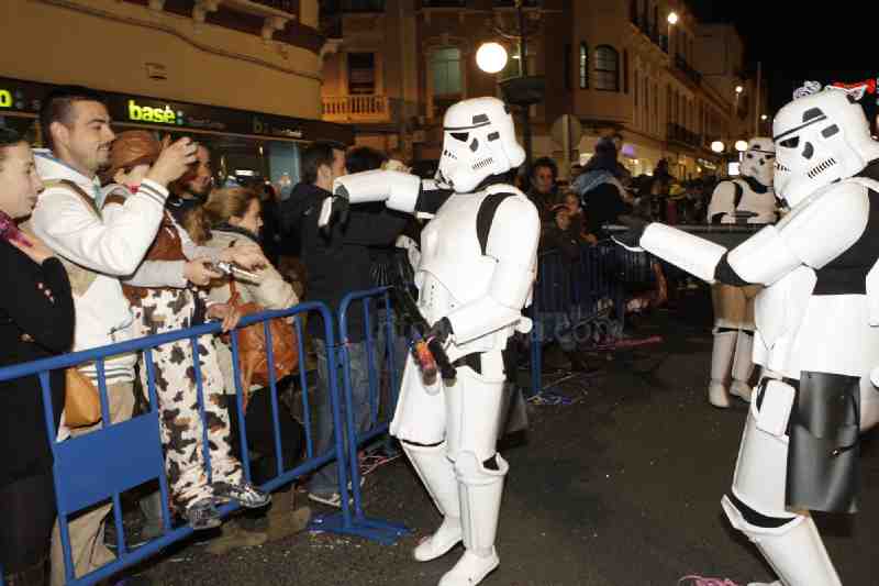 Una espectacular cabalgata pone el punto final al Carnaval 2014