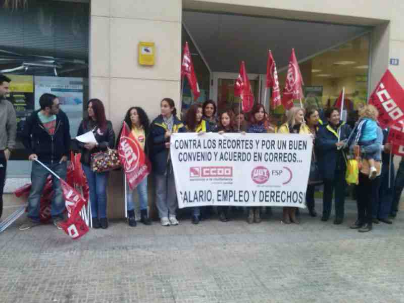 La práctica totalidad de trabajadores de correos secundan la huelga convocada por los sindicatos