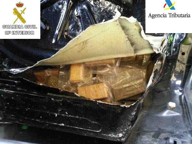 Desarticulada una red que introducía droga en España oculta en dobles fondos de vehículos