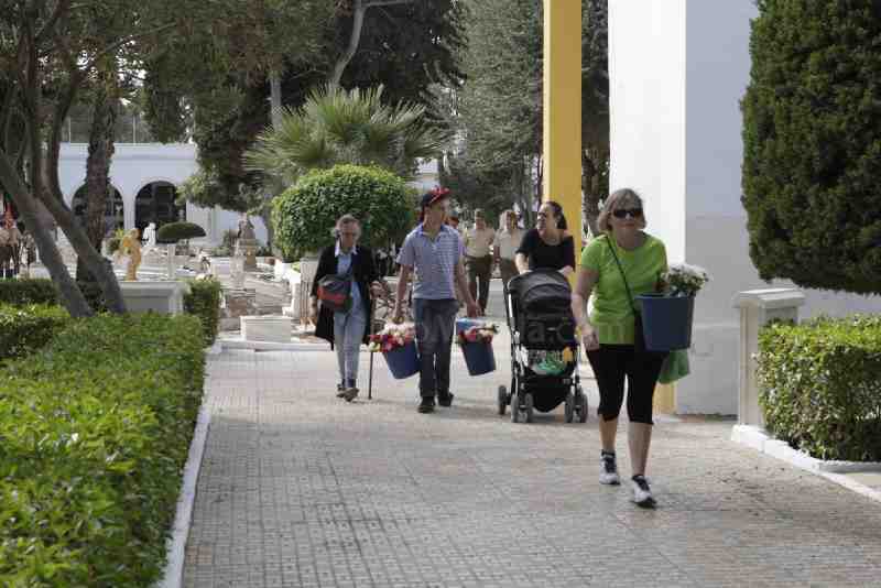Cientos de melillenses celebran el Día de Todos los Santos visitando el Cementerio de la Purísima Concepción