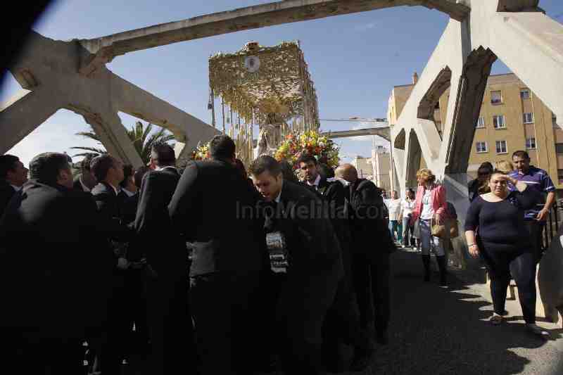 Melilla completa su Semana Santa con el "Encuentro" entre Resucitado y Rocío