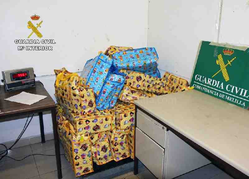 La Guardia Civil desmantela en Melilla un grupo criminal que iba a trasladar un importante cargamento de hachís a la Península