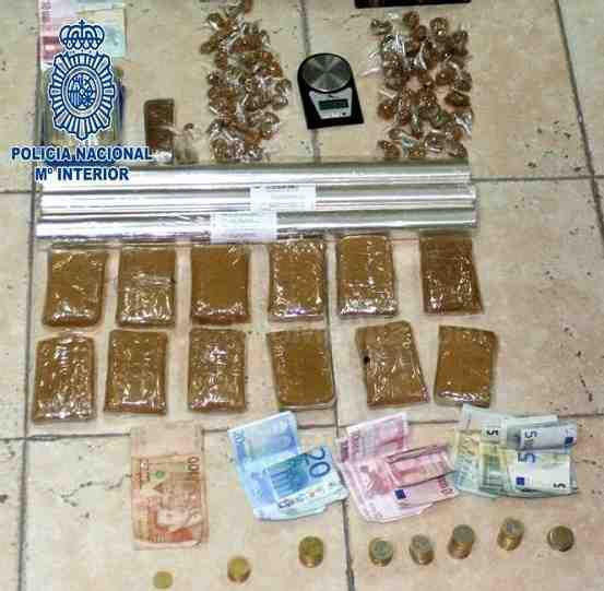La Policía Nacional desarticula un punto de venta de droga en Ataque Seco y detiene a una mujer de 37 años