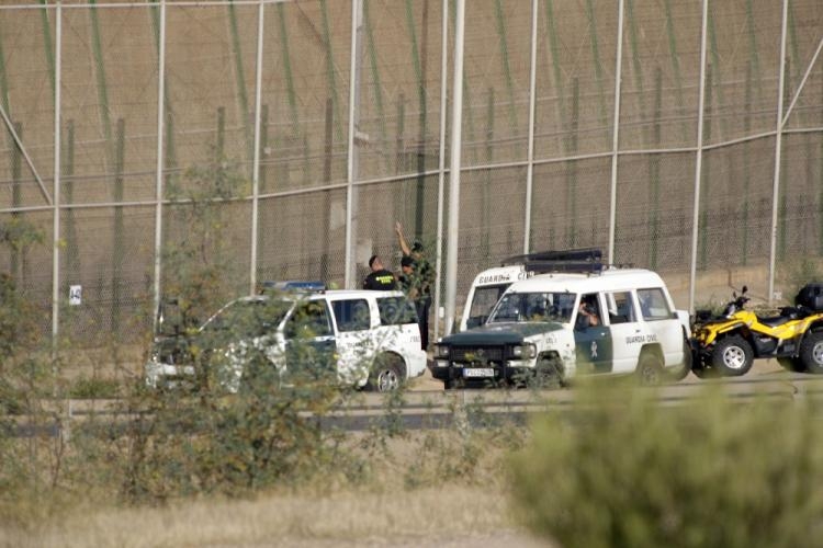 Unos 1.000 inmigrantes subsaharianos han protagonizado un nuevo intento de entrada a Melilla, aunque ninguno lo ha logrado