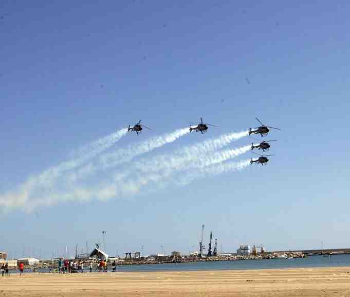 Melila continúa celebrando sus 518 años de españolidad con una exhibición paracaidista