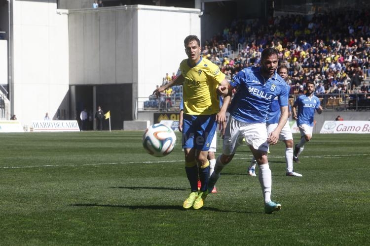 La U.D. Melilla cae en el Ramón de Carranza (2-0)