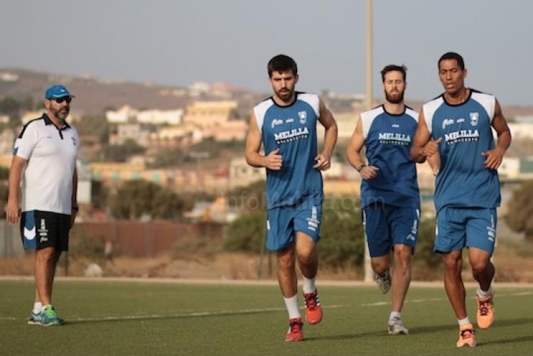 Mañana de trabajo al aire libre para el Melilla Baloncesto