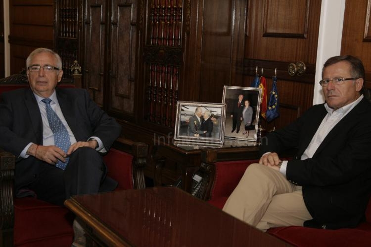 Imbroda apuesta por el diálogo entre todas las fuerzas con representación parlamentaria