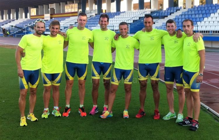 Atletas del Cub Atlético Melilla en el Skoda Triatlon de Málaga