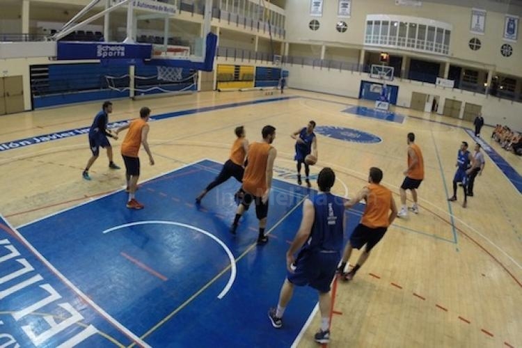 Melilla Baloncesto: El primer equipo disputó un partido de entrenamiento con el CAM Enrique Soler